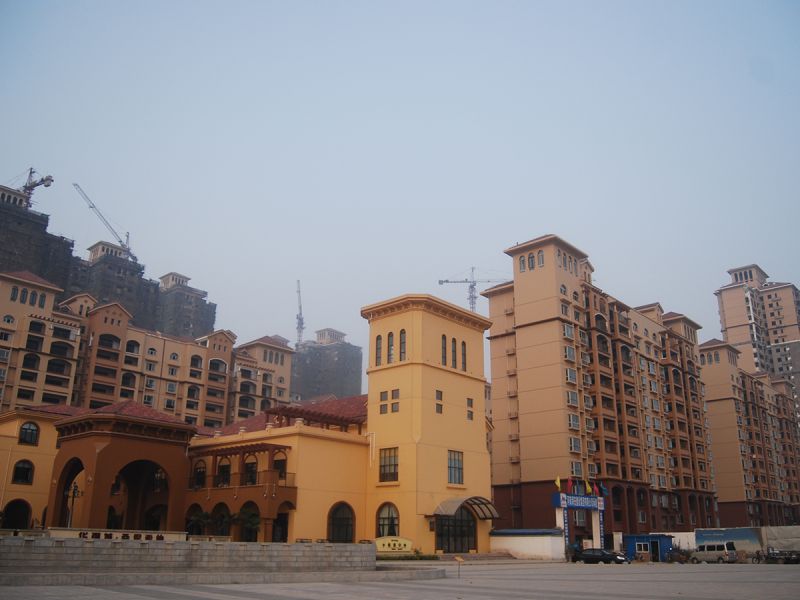 華強城一期二標段工程（2010年省文明工地、省“結(jié)構(gòu)中州杯”工程