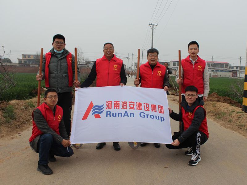 2022年，潤(rùn)安集團(tuán)深入寶蓮寺鎮(zhèn)二十里鋪村，助力人居環(huán)境整治。